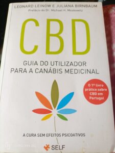 Este é o livro ideal para ficar a conhecer a canábis como medicina ao longo dos tempos, como interagem as propriedades do CBD com o sistema endocanabinoide do nosso corpo.