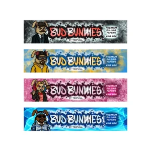 Apresentamos a primeira coleção oficial de mortalhas da Tropical Bud: as Bud Bunnies, uma fusão entre criatividade, qualidade e estilo de vida canábico. Cada kit vem com mortalhas ultrafinas kingsize slim e filtros de cartão, tudo num design único e colecionável inspirado em universos icônicos da cultura pop: Breaking Bunnies, Peaky Bunnies, Snoop Bunnies e Harley Bunnies.Feitas com fibras naturais não branqueadas, as mortalhas Bud Bunnies garantem uma combustão uniforme e uma experiência suave, sem aditivos ou corantes. O papel é resistente, mas leve o suficiente para ser quase translúcido, preservando o sabor natural da erva.
Com uma embalagem prática e estética exclusiva, este kit é perfeito para quem gosta de fumar com estilo e consciência.
A coleção Bud Bunnies representa o espírito livre e divertido da Tropical Bud, onde cada detalhe é pensado para tornar o ritual de enrolar um momento ainda mais prazeroso.